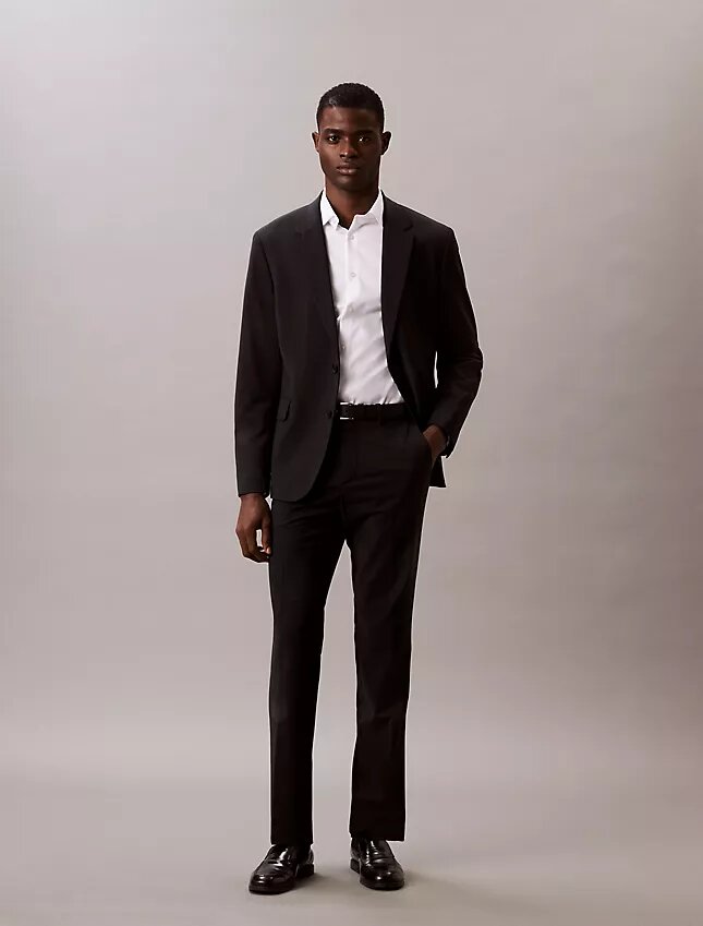 Einfarbiges Slim-Fit-Hemd mit Knopfleiste Einfarbiges Slim-Fit-Hemd mit Knopfleiste