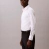 Einfarbiges Slim-Fit-Hemd mit Knopfleiste Einfarbiges Slim-Fit-Hemd mit Knopfleiste