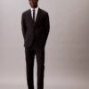 Einfarbiges Slim-Fit-Hemd mit Knopfleiste Einfarbiges Slim-Fit-Hemd mit Knopfleiste