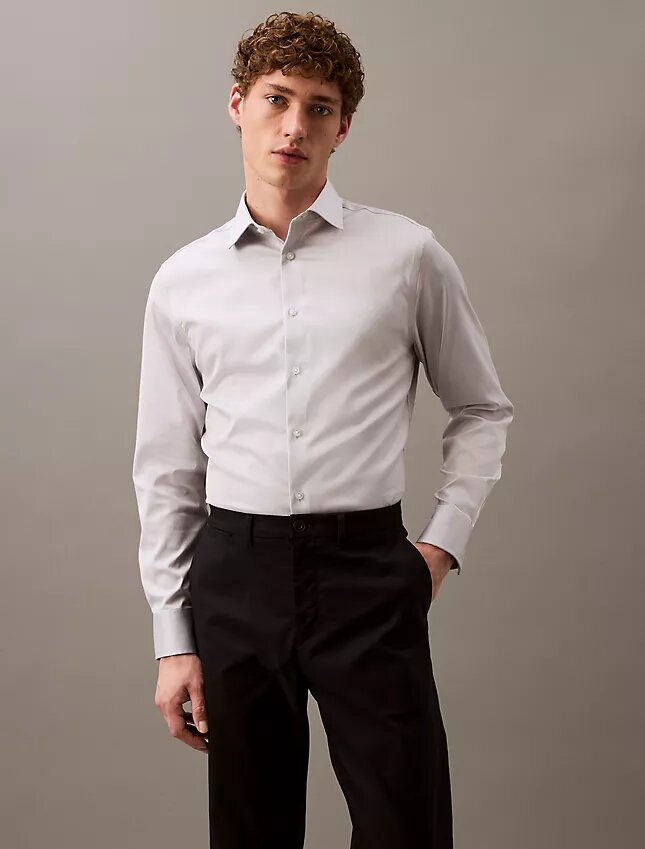Elegantes, schmales Stretch-Hemd mit Knopfleiste Elegantes, schmales Stretch-Hemd mit Knopfleiste