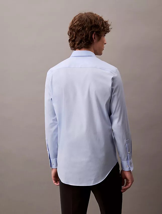 Elegantes, schmales Stretch-Hemd mit Knopfleiste Elegantes, schmales Stretch-Hemd mit Knopfleiste