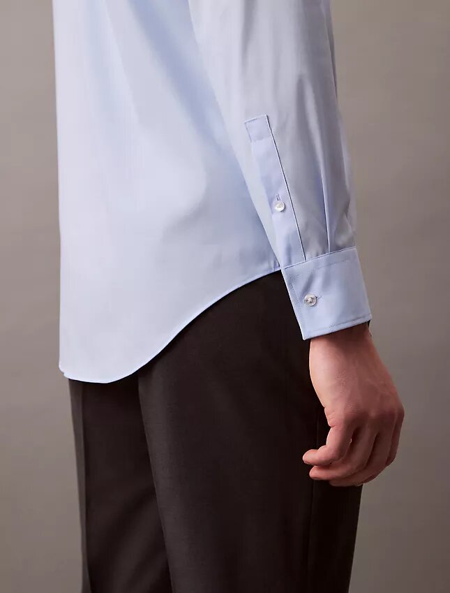 Elegantes, schmales Stretch-Hemd mit Knopfleiste Elegantes, schmales Stretch-Hemd mit Knopfleiste