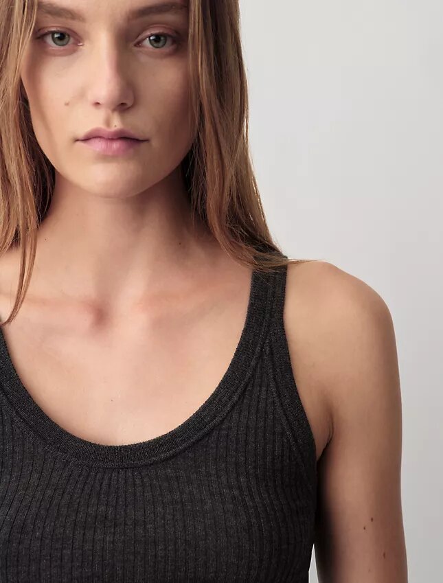 Ella-Oberteil mit Rippmuster Ella-Oberteil mit Rippmuster