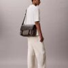 Emblem Jacquard Messenger-Tasche