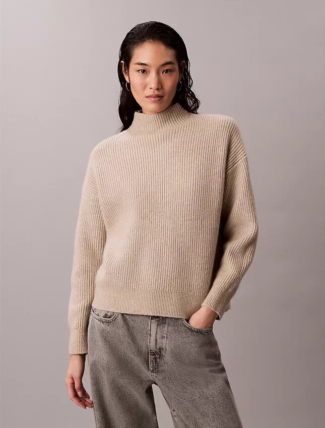 Feinstrick-Pullover mit lockerem Rollkragen Feinstrick-Pullover mit lockerem Rollkragen