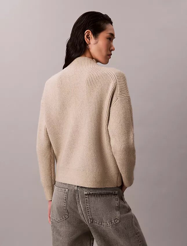 Feinstrick-Pullover mit lockerem Rollkragen Feinstrick-Pullover mit lockerem Rollkragen