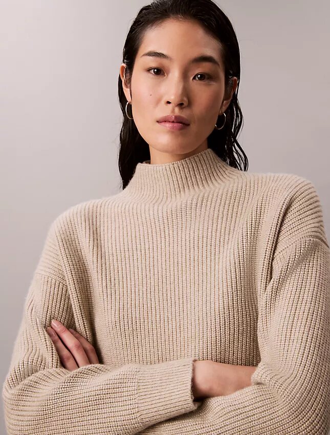 Feinstrick-Pullover mit lockerem Rollkragen Feinstrick-Pullover mit lockerem Rollkragen