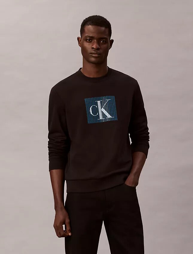 Fleece-Sweatshirt mit Monogram-Grafik Fleece-Sweatshirt mit Monogram-Grafik