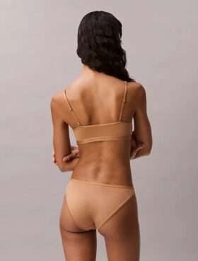 Form to Body Leicht gefütterter Bralette