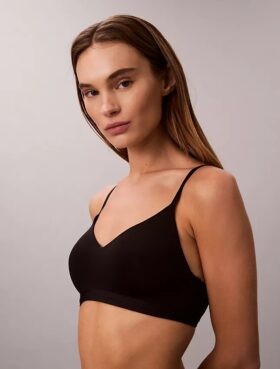 Form to Body Leicht gefütterter Bralette