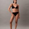 Form to Body Leicht gefütterter Triangel-Bralette