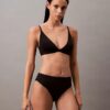 Form to Body Leicht gefütterter Triangel-Bralette