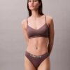 Form to Body Leicht gefüttertes Bralette