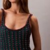 Gehäkeltes Minikleid mit Perlenverzierung