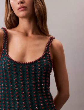 Gehäkeltes Minikleid mit Perlenverzierung