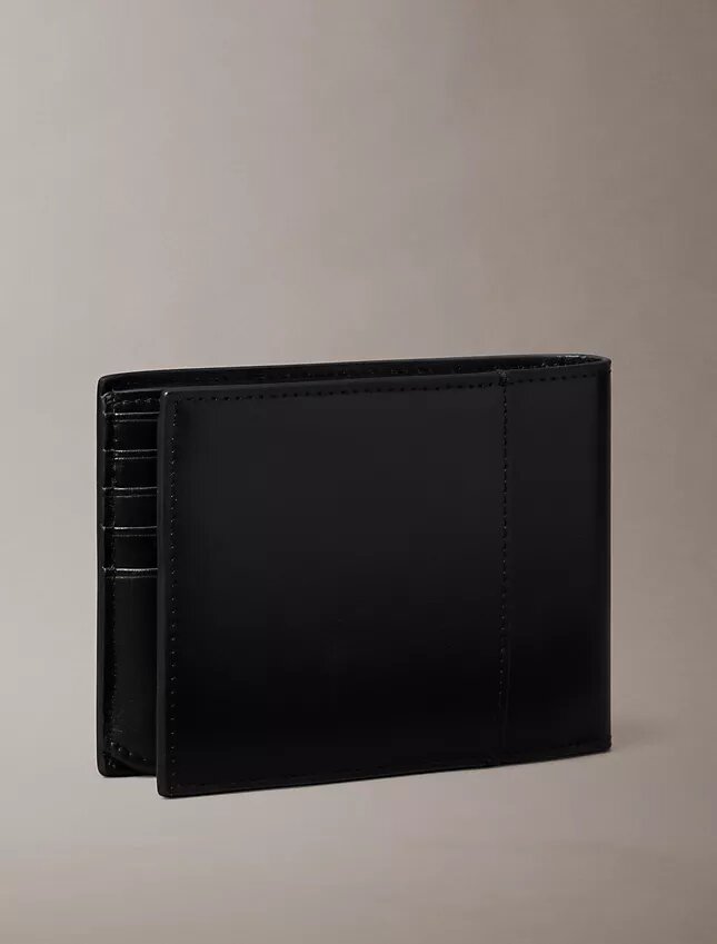 Geldbörse mit geprägtem Logo und dreifacher Faltung Geldbörse mit geprägtem Logo und dreifacher Faltung