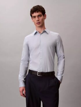 Geometrisches Jacquard-Hemd mit schmaler Passform und Button-Down-Kragen