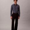 Geometrisches Jacquard-Hemd mit schmaler Passform und Button-Down-Kragen Geometrisches Jacquard-Hemd mit schmaler Passform und Button-Down-Kragen