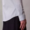 Geometrisches Jacquard-Hemd mit schmaler Passform und Button-Down-Kragen Geometrisches Jacquard-Hemd mit schmaler Passform und Button-Down-Kragen