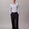 Geometrisches Jacquard-Hemd mit schmaler Passform und Button-Down-Kragen Geometrisches Jacquard-Hemd mit schmaler Passform und Button-Down-Kragen