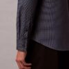 Geometrisches Jacquard-Hemd mit schmaler Passform und Button-Down-Kragen Geometrisches Jacquard-Hemd mit schmaler Passform und Button-Down-Kragen
