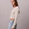 Gerippte, kurz geschnittene Strickjacke Gerippte, kurz geschnittene Strickjacke