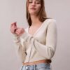 Gerippte, kurz geschnittene Strickjacke Gerippte, kurz geschnittene Strickjacke