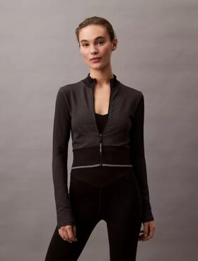 Gerippte, sportliche, kurze Jacke