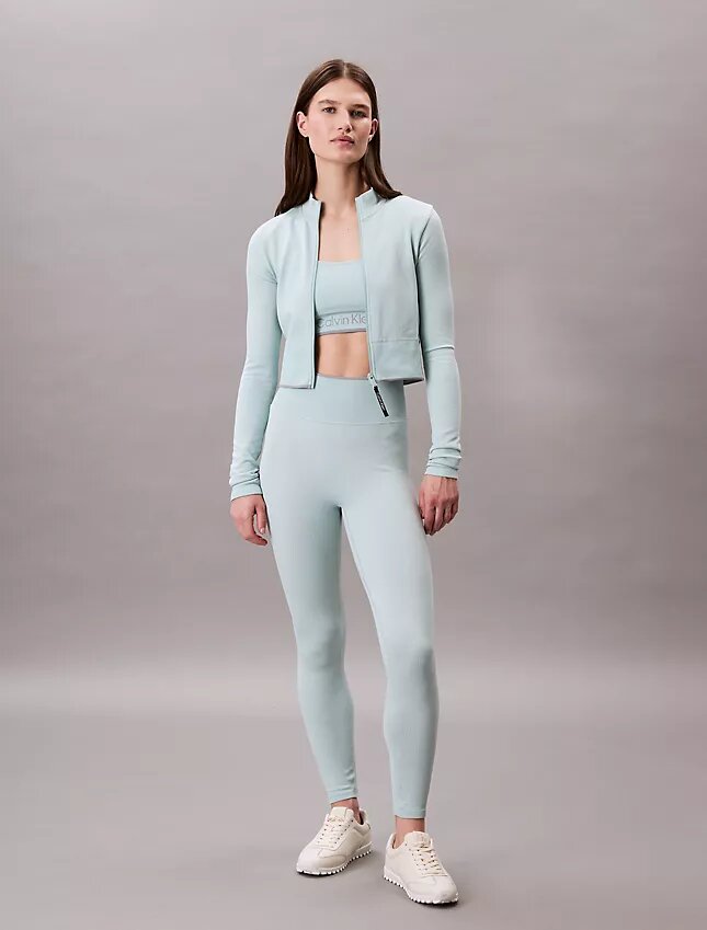 Gerippte, sportliche, kurze Jacke Gerippte, sportliche, kurze Jacke