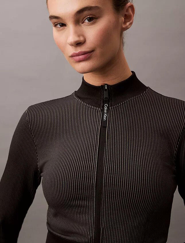 Gerippte, sportliche, kurze Jacke Gerippte, sportliche, kurze Jacke