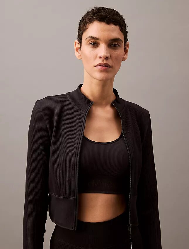 Gerippte, sportliche, kurze Jacke Gerippte, sportliche, kurze Jacke