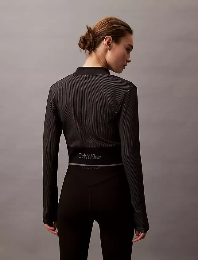Gerippte, sportliche, kurze Jacke Gerippte, sportliche, kurze Jacke