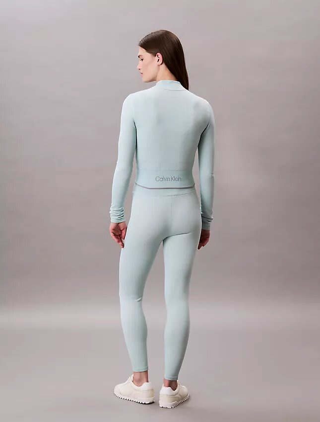 Gerippte, sportliche, kurze Jacke Gerippte, sportliche, kurze Jacke