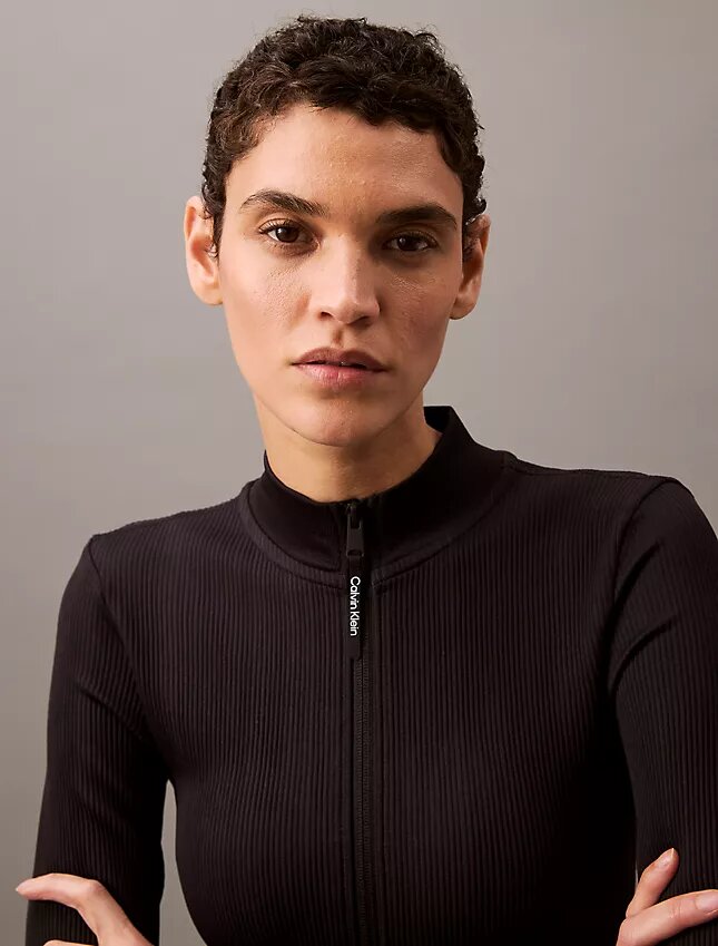 Gerippte, sportliche, kurze Jacke Gerippte, sportliche, kurze Jacke