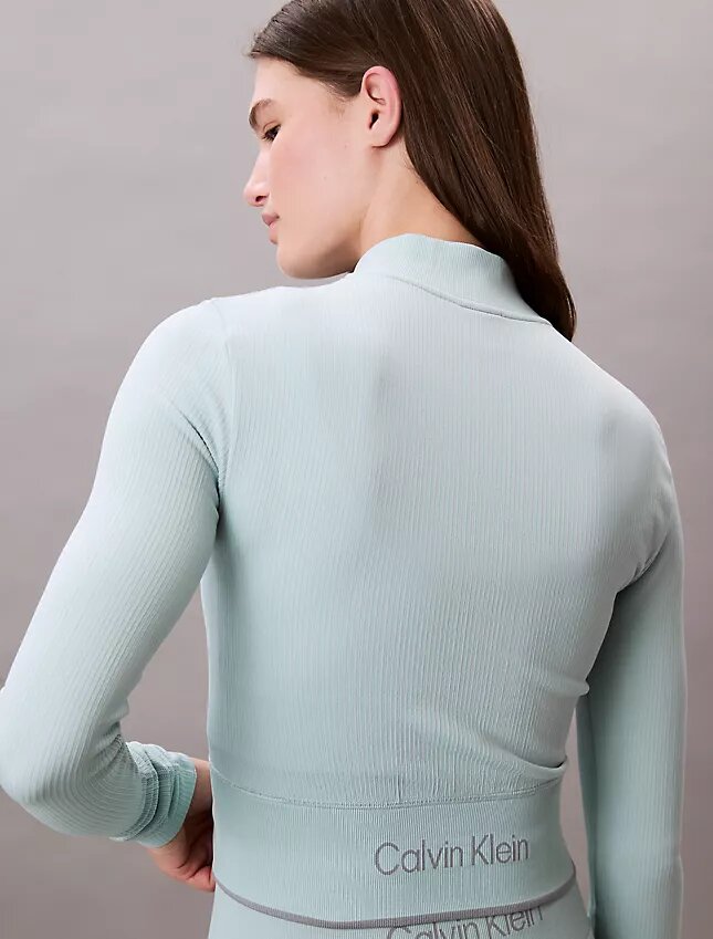 Gerippte, sportliche, kurze Jacke Gerippte, sportliche, kurze Jacke
