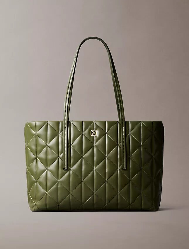 Gesteppte kleine Tasche mit Emblem-Logo Gesteppte kleine Tasche mit Emblem-Logo