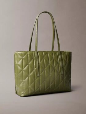 Gesteppte kleine Tasche mit Emblem-Logo