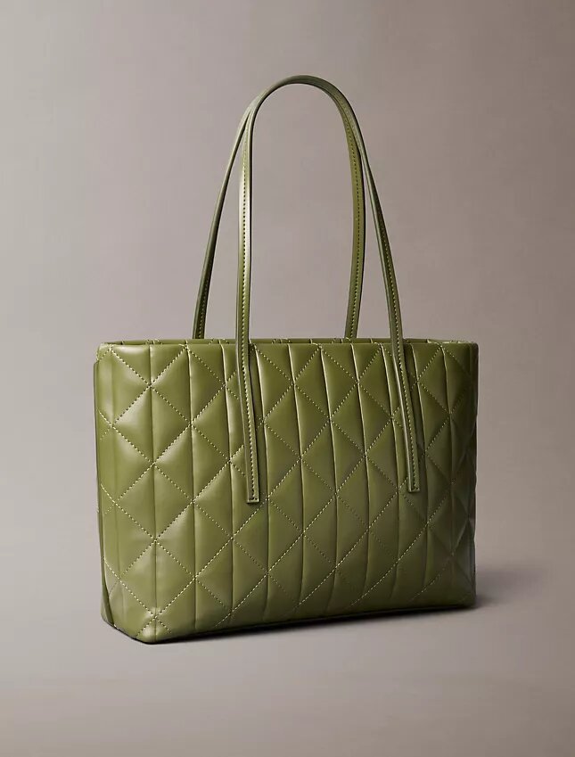 Gesteppte kleine Tasche mit Emblem-Logo Gesteppte kleine Tasche mit Emblem-Logo