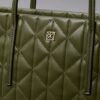 Gesteppte kleine Tasche mit Emblem-Logo Gesteppte kleine Tasche mit Emblem-Logo