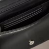 Gesteppte Mini-Kettenhandtasche mit Emblem-Logo Gesteppte Mini-Kettenhandtasche mit Emblem-Logo