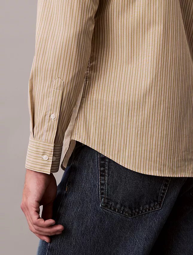 Gestreiftes Slim-Fit-Hemd mit Knopfleiste Gestreiftes Slim-Fit-Hemd mit Knopfleiste