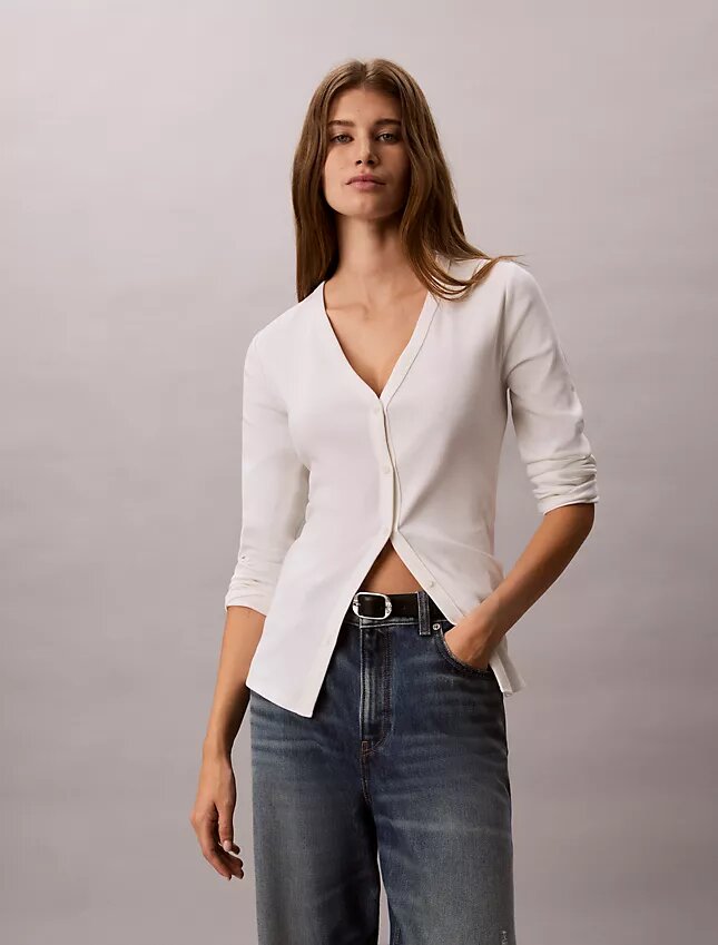 Gewebter, feingerippter, schmaler Cardigan von Monologo Gewebter, feingerippter, schmaler Cardigan von Monologo