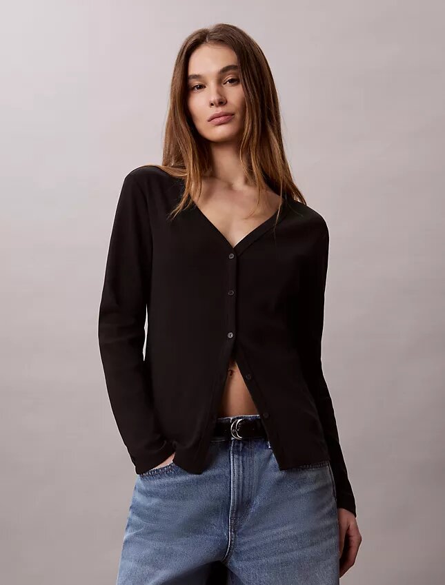 Gewebter, feingerippter, schmaler Cardigan von Monologo Gewebter, feingerippter, schmaler Cardigan von Monologo