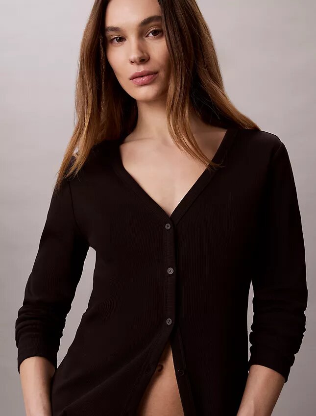 Gewebter, feingerippter, schmaler Cardigan von Monologo Gewebter, feingerippter, schmaler Cardigan von Monologo