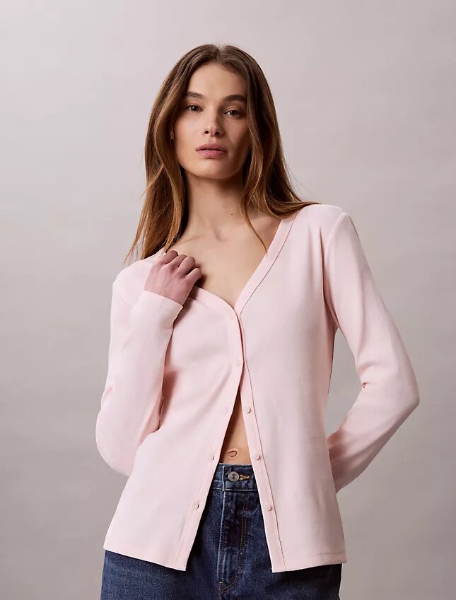 Gewebter, feingerippter, schmaler Cardigan von Monologo Gewebter, feingerippter, schmaler Cardigan von Monologo