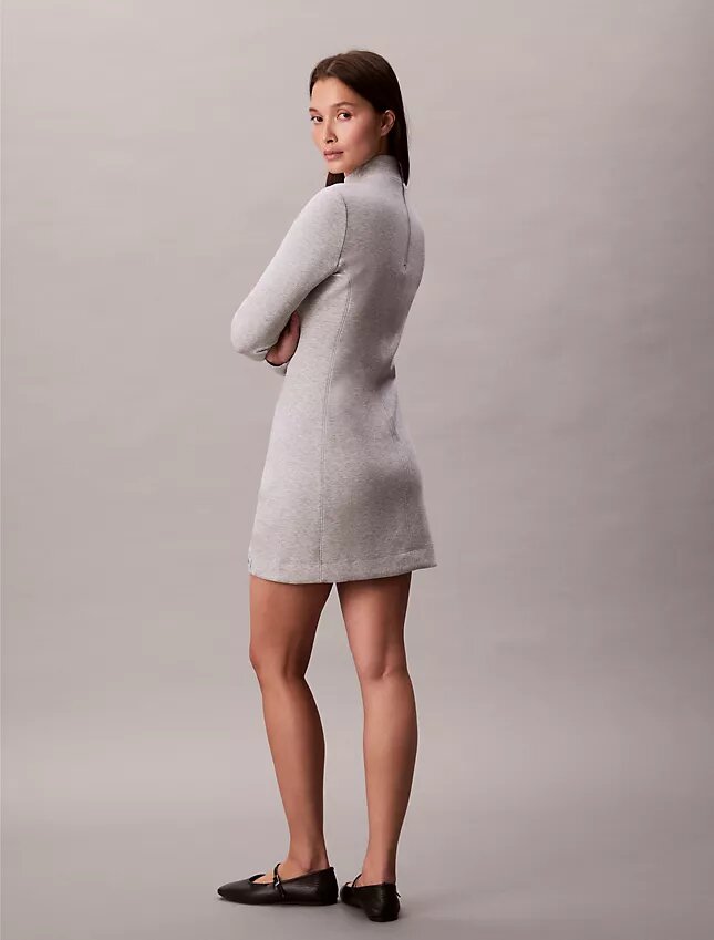 Glattes, figurbetontes Mini-Kleid Glattes, figurbetontes Mini-Kleid