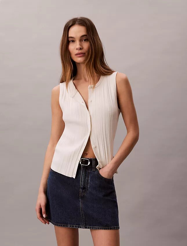 Glattes Tanktop aus Baumwollripp mit Knopfleiste Glattes Tanktop aus Baumwollripp mit Knopfleiste