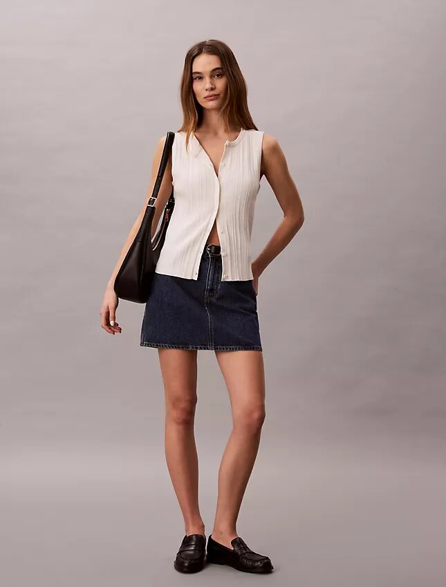 Glattes Tanktop aus Baumwollripp mit Knopfleiste Glattes Tanktop aus Baumwollripp mit Knopfleiste
