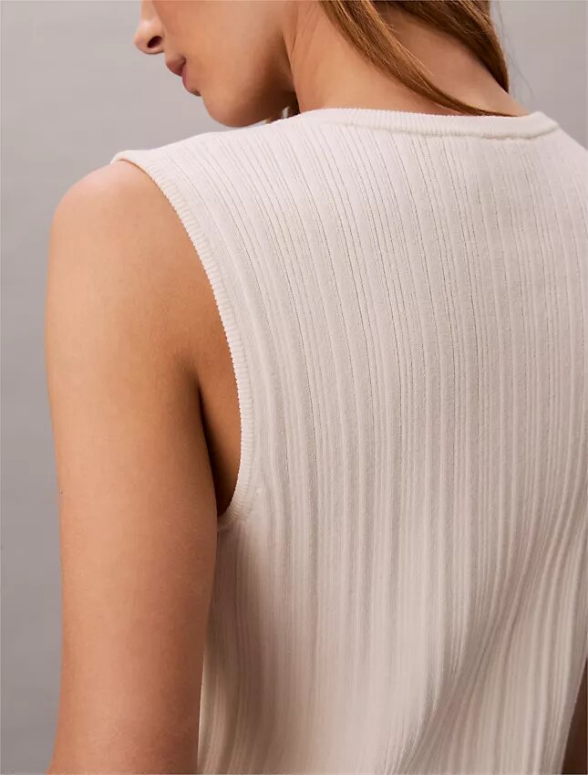 Glattes Tanktop aus Baumwollripp mit Knopfleiste Glattes Tanktop aus Baumwollripp mit Knopfleiste