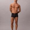 Grafischer Monogram-Stretch-Low Rise Trunk aus Mikrofaser Grafischer Monogram-Stretch-Low Rise Trunk aus Mikrofaser